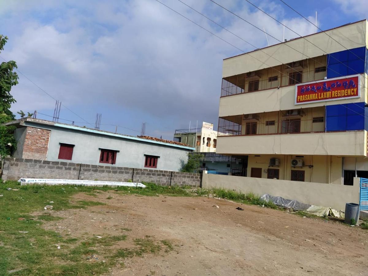 Prasanna Laxmi Residency Bhadrāchalam Exteriör bild